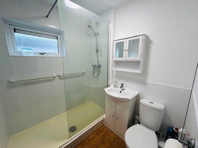 2 bed flat to rent in Suffolk Close, Porthcawl CF36, £750 pcm