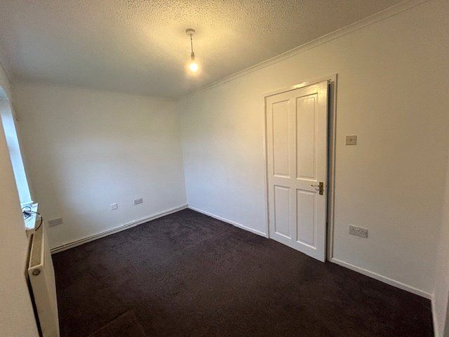 2 bed flat to rent in Suffolk Close, Porthcawl CF36, £750 pcm