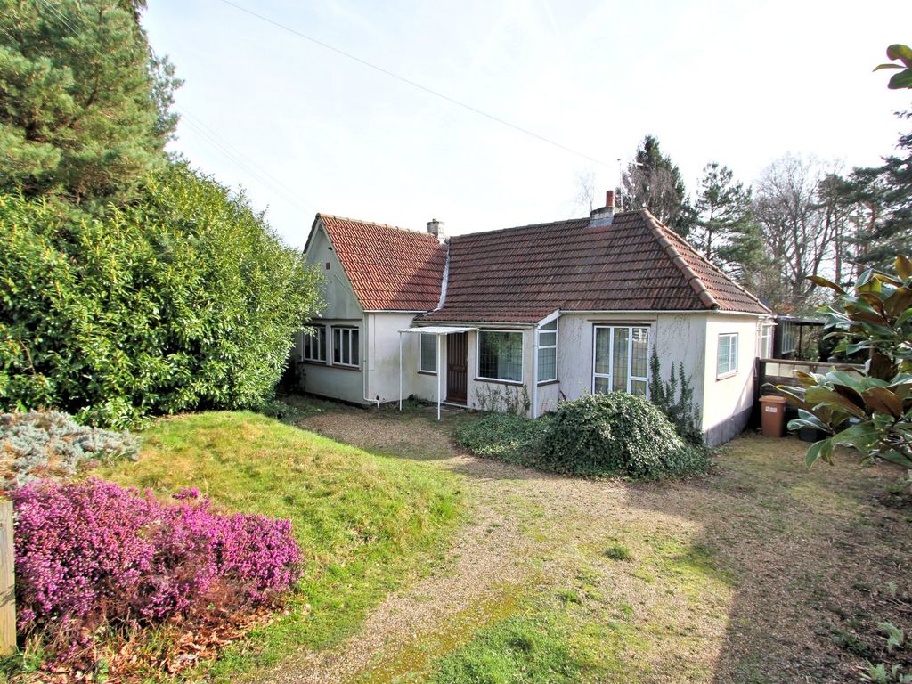 3 bed bungalow for sale in Mardley Hill, Oaklands, Welwyn, Hertfordshire AL6, £600,000