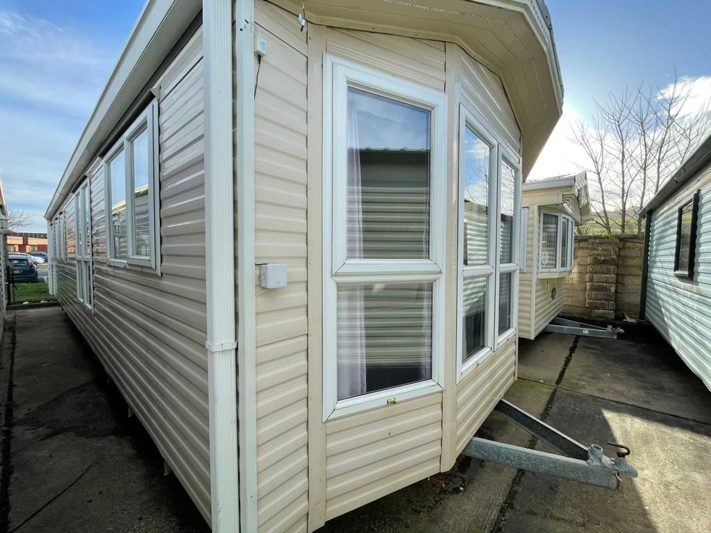 3 bed mobile/park home for sale in Halkyn Street, Holywell CH8, £11,950
