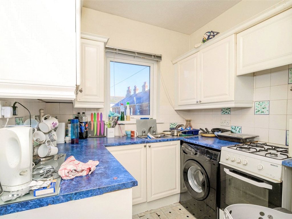 1 bed flat for sale in Radford Avenue, Plymouth, Devon PL4, £62,000