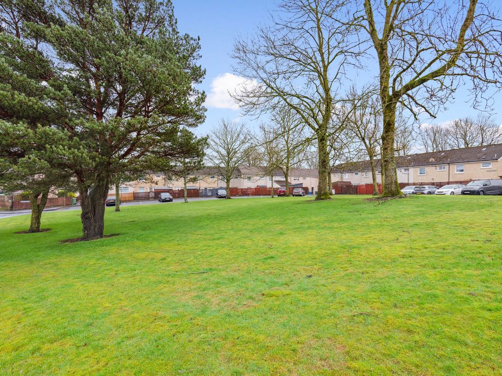 1 bed flat for sale in Birkenshaw Way, Armadale EH48, £75,000