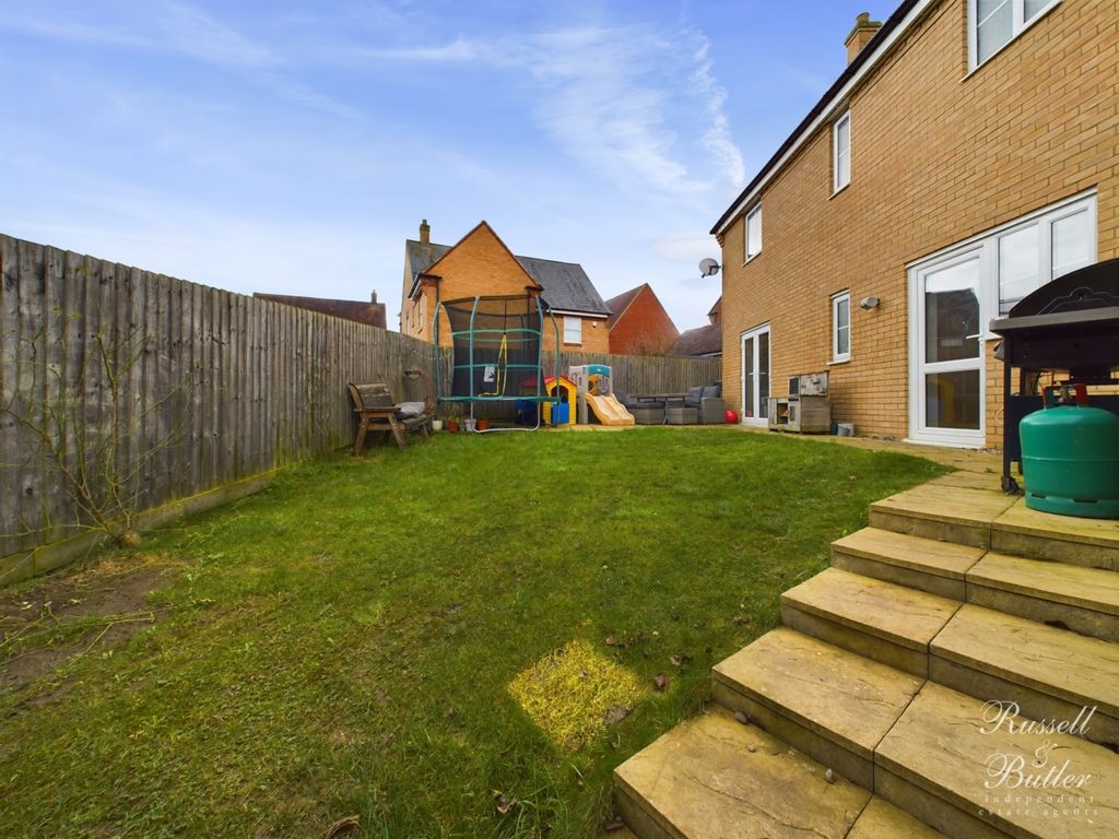 3 bed detached house for sale in Constance Street, Buckingham MK18, £156,000