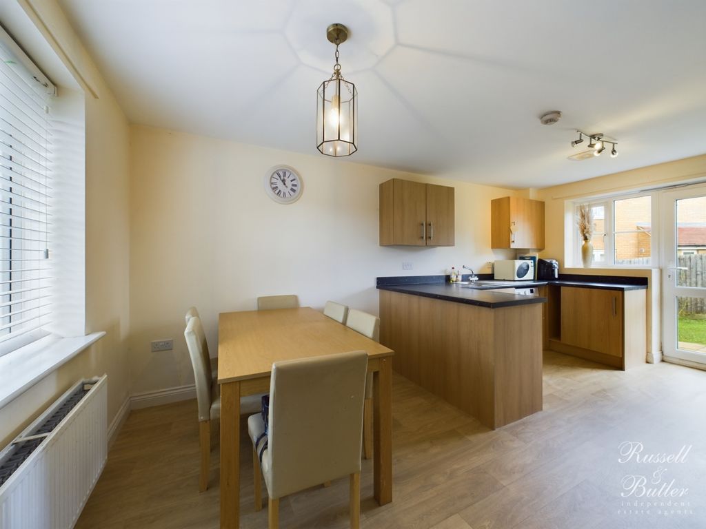 3 bed detached house for sale in Constance Street, Buckingham MK18, £156,000