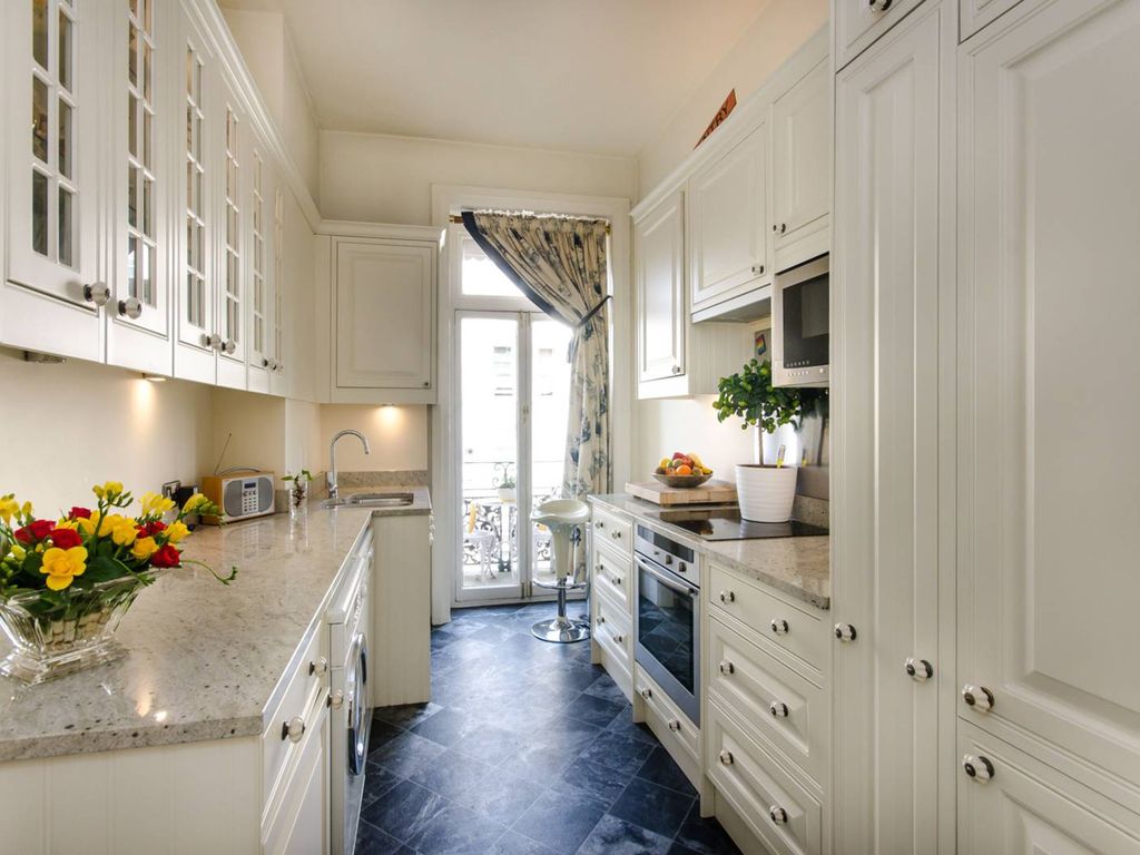 2 bed flat for sale in Earls Court Square, Earls Court, London SW5, £1,300,000
