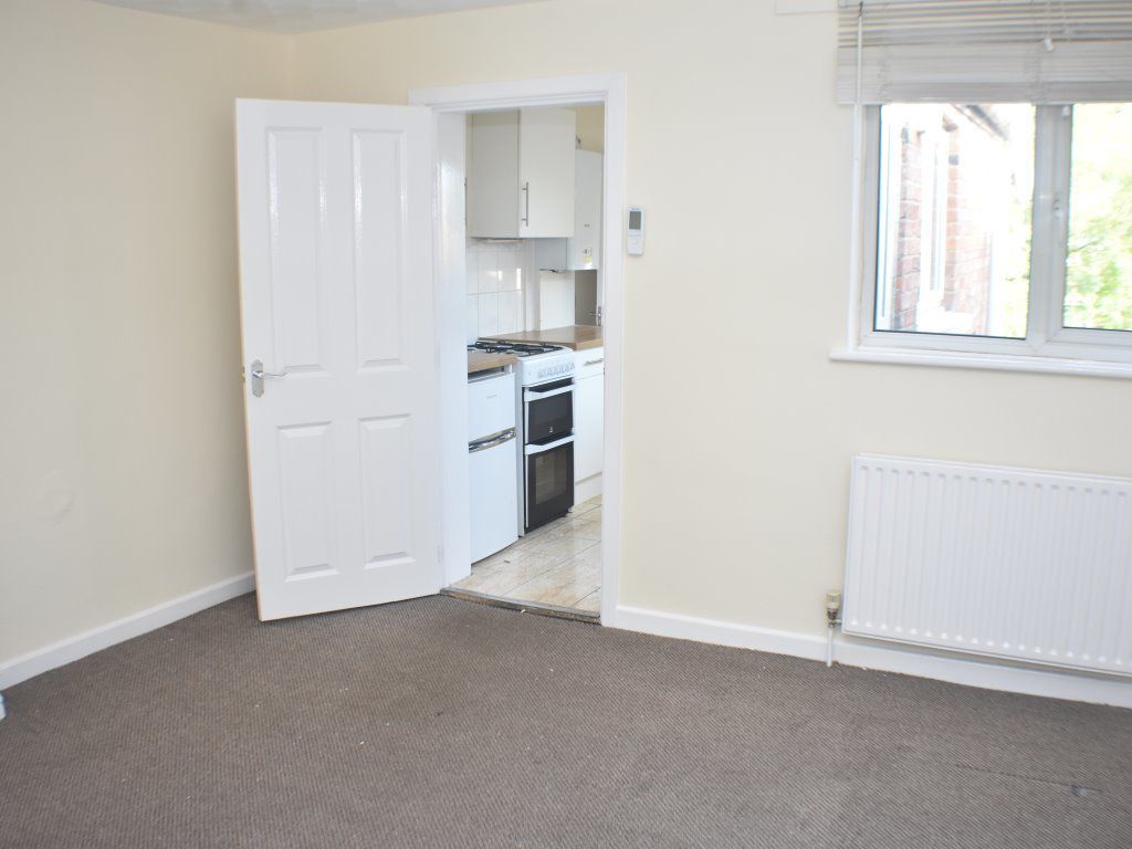 1 bed flat to rent in Lincoln Road, Peterborough, Cambs PE4, £725 pcm