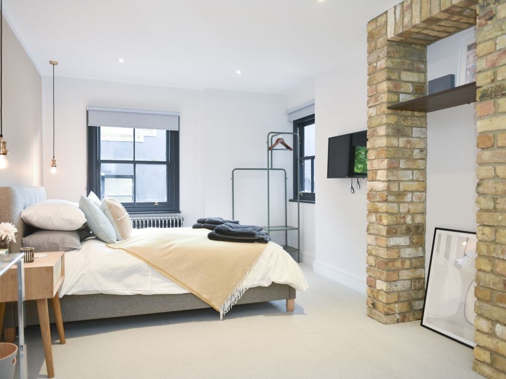 2 bed flat to rent in Tranquil Vale, London SE3, £3,500 pcm