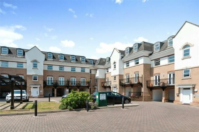 2 bed flat for sale in Flat 22 Prospect Place, Hipley Street, Old Woking, Woking, Surrey GU22, £220,000