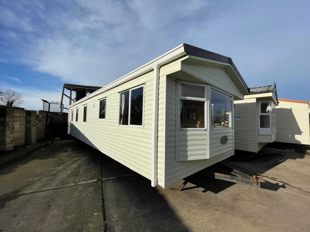 3 bed mobile/park home for sale in Halkyn Street, Holywell CH8, £6,990