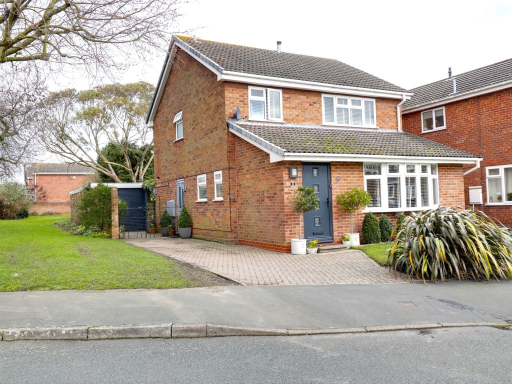 4 bed detached house for sale in Park Road, Barton Under Needwood, Burton-On-Trent, Staffordshire DE13, £425,000