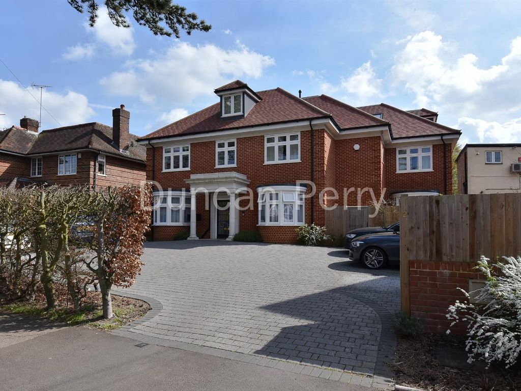 2 bed flat for sale in Bradmore Way, Brookmans Park, Herts AL9, £700,000