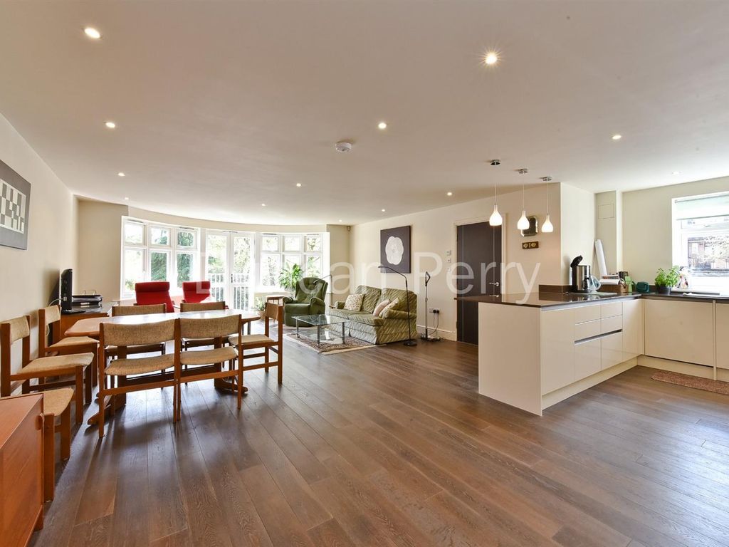 2 bed flat for sale in Bradmore Way, Brookmans Park, Herts AL9, £700,000