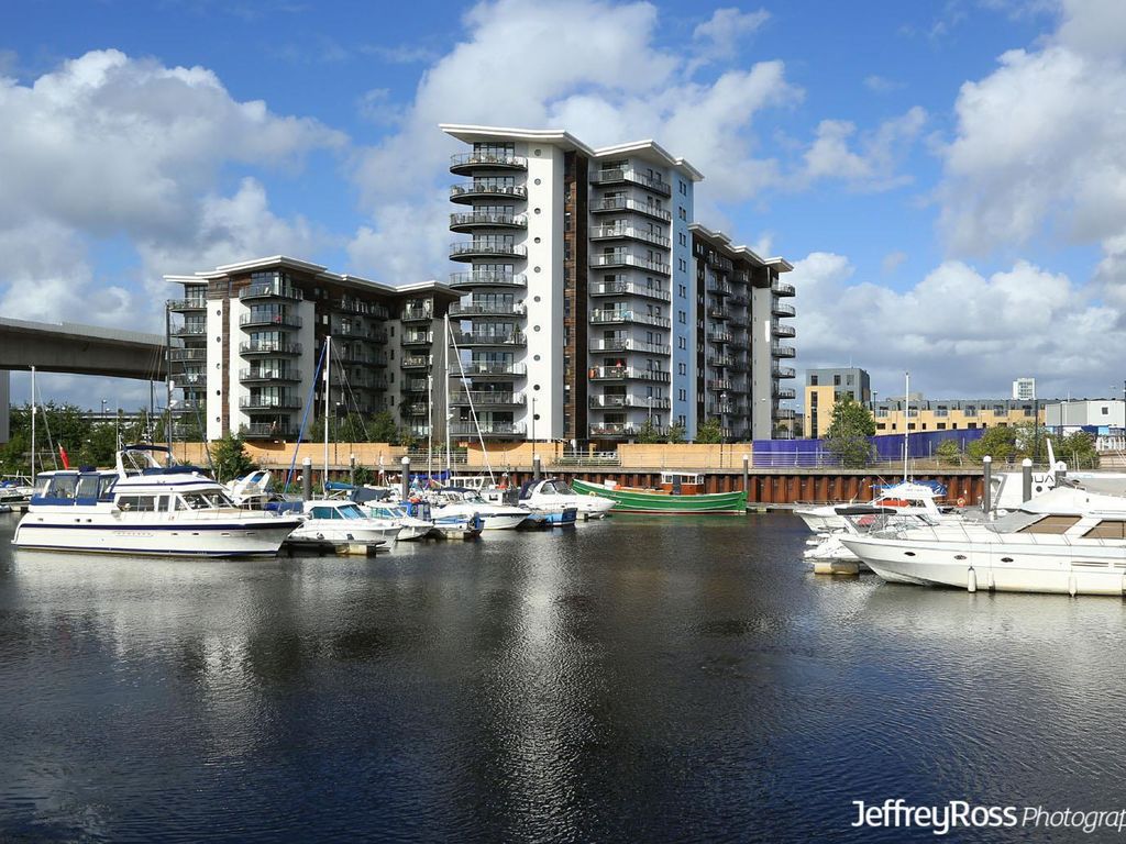 3 bed flat to rent in Victoria Wharf, Watkiss Way, Cardiff CF11, £2,100 pcm