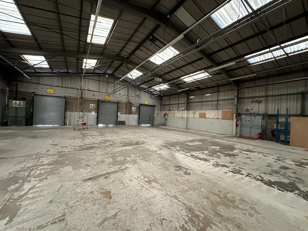 Warehouse to let in Windows, Ridgewell Way, Tonypandy CF40, £20,700 pa