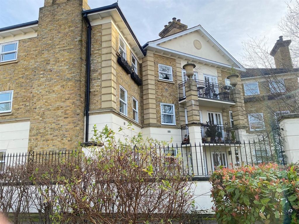 1 bed flat to rent in Trinity Church Road, London SW13, £1,895 pcm