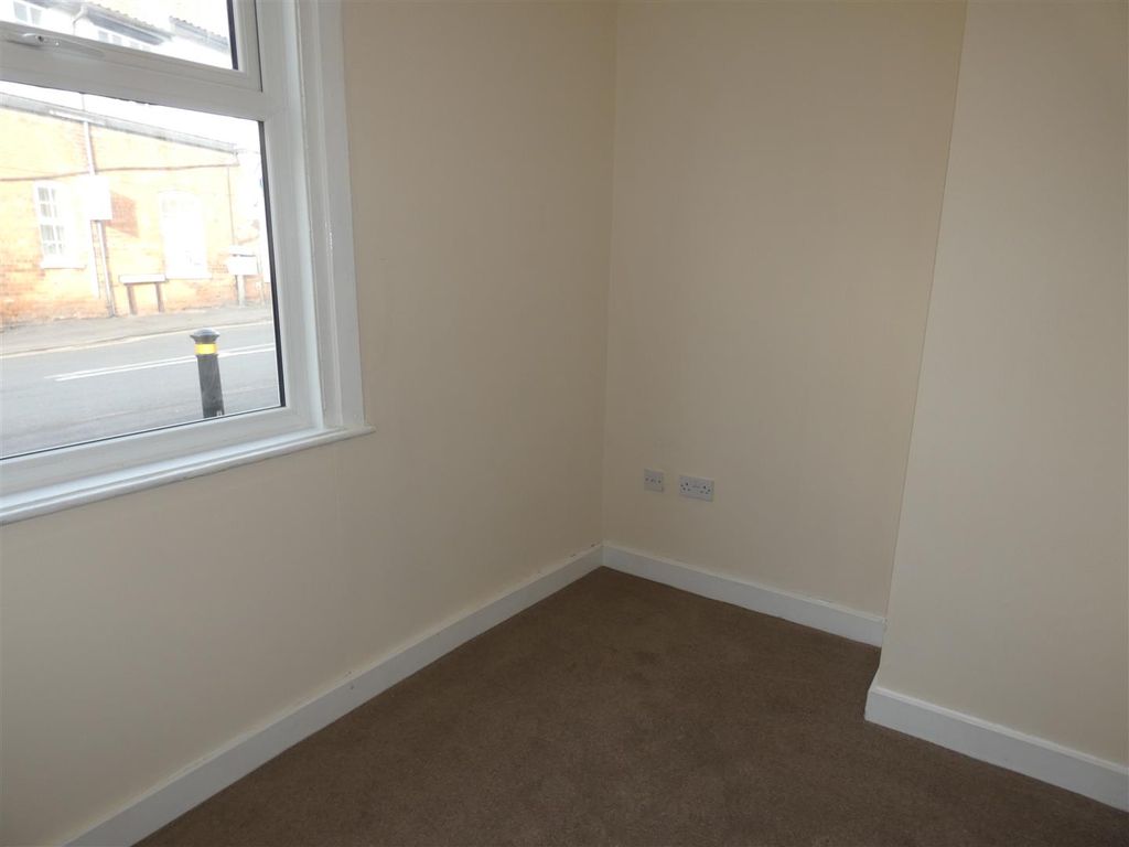 2 bed flat to rent in Church Street, South Cave, Brough HU15, £650 pcm