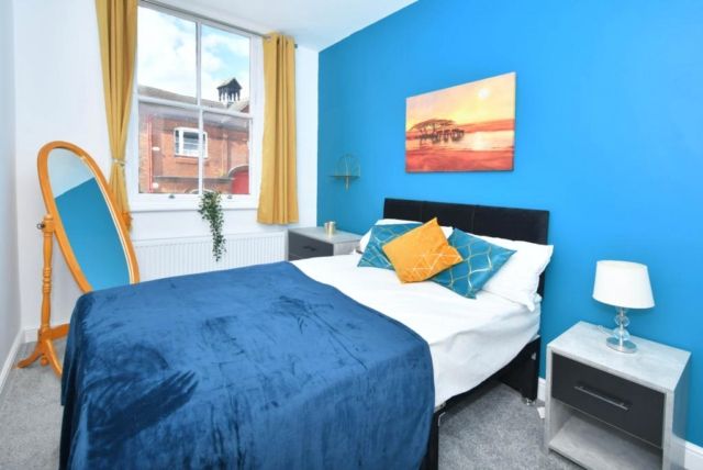 Room to rent in Room 2, 8 Westport Road, Stock -On-Trent ST6, £575 pcm