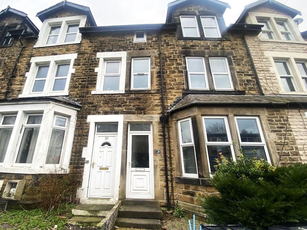 1 bed flat to rent in Dragon Road, Harrogate HG1, £750 pcm