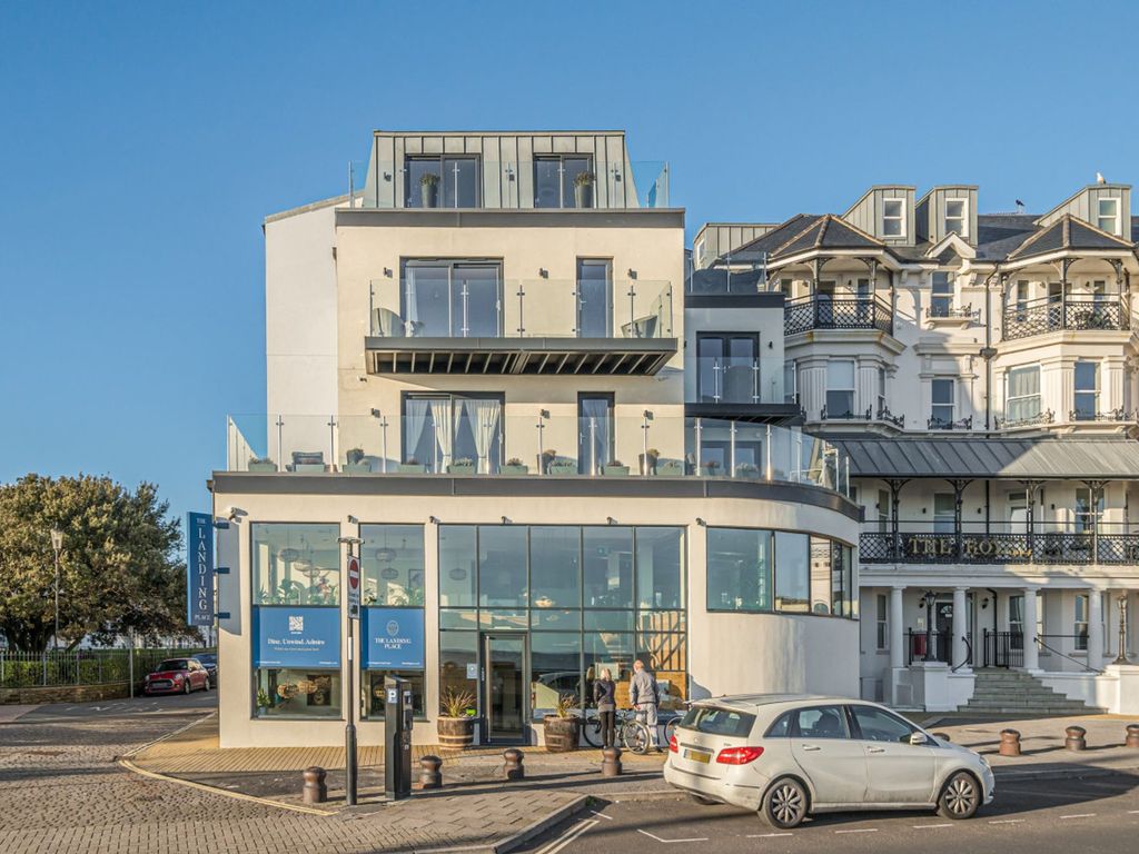 2 bed flat for sale in The Esplanade, Bognor Regis PO21, £350,000