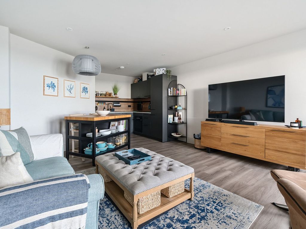 2 bed flat for sale in The Esplanade, Bognor Regis PO21, £350,000