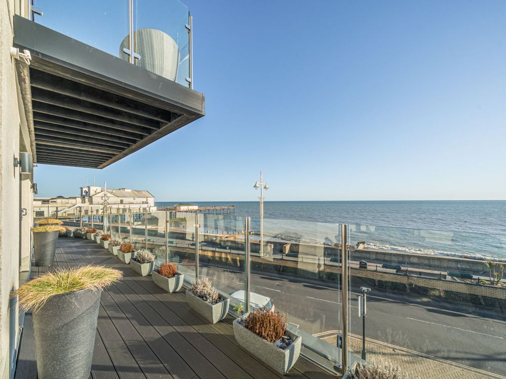 2 bed flat for sale in The Esplanade, Bognor Regis PO21, £350,000