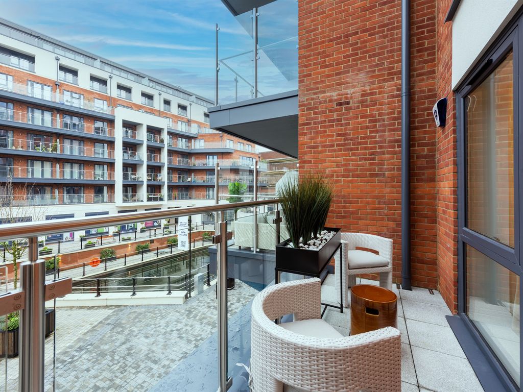 New home, 2 bed flat for sale in Tre Archi, Waterside Quarter, Maidenhead SL6, £440,000
