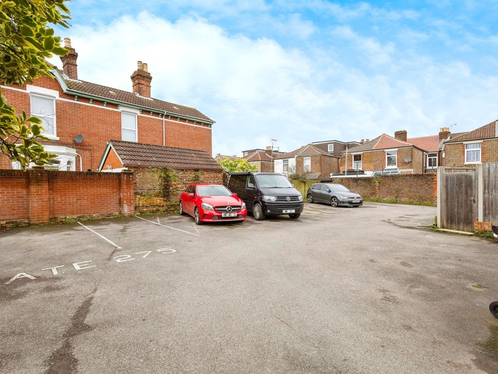 1 bed flat for sale in London Road, Portsmouth PO2, £170,000