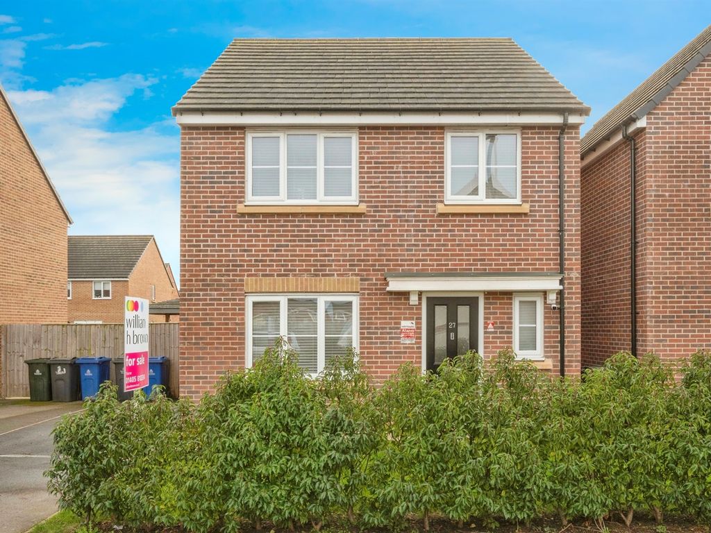 3 bed detached house for sale in Garratt Way, Thorne, Doncaster DN8, £210,000
