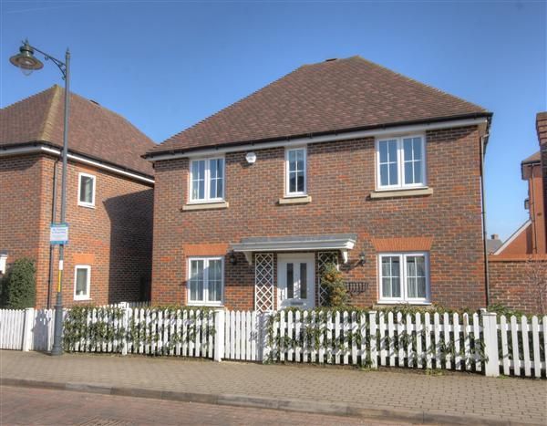 4 bed detached house for sale in Fortune Way, Kings Hill ME19, £550,000