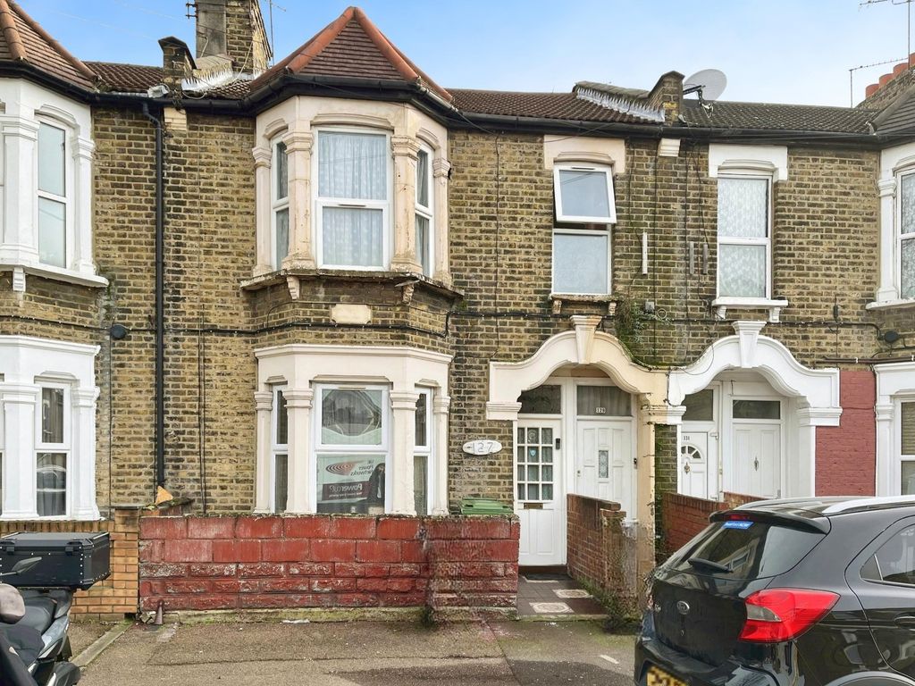 3 bed terraced house for sale in Carson Road, London E16, £315,000
