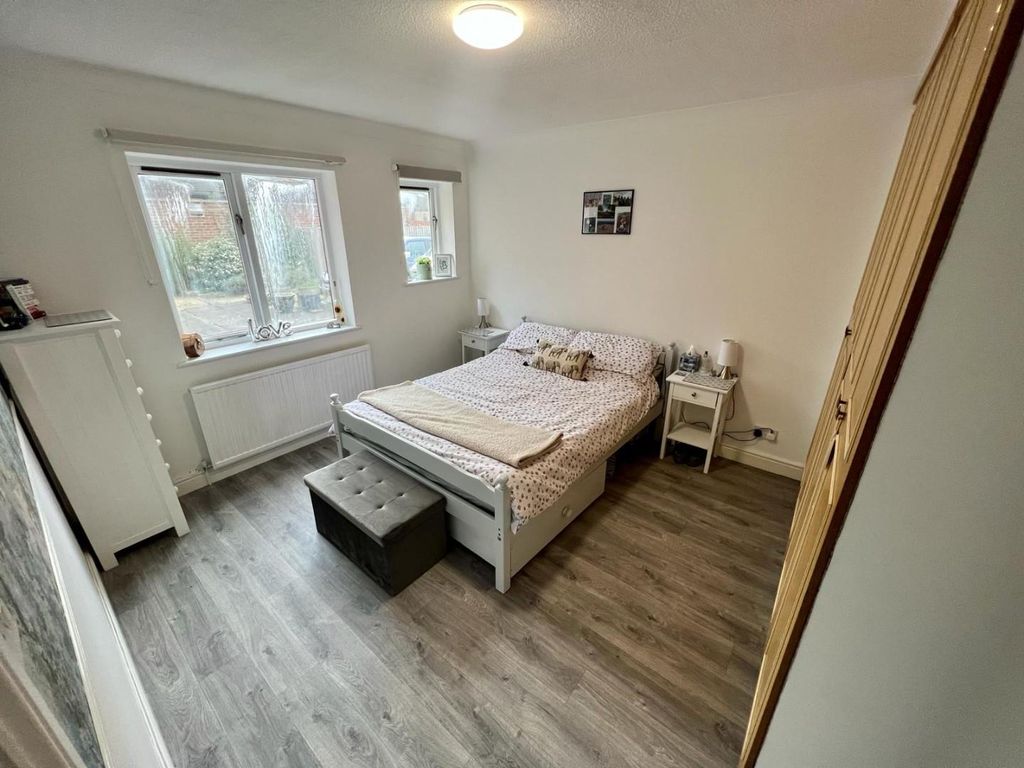 1 bed flat for sale in Marybrook Street, Berkeley GL13, £130,000