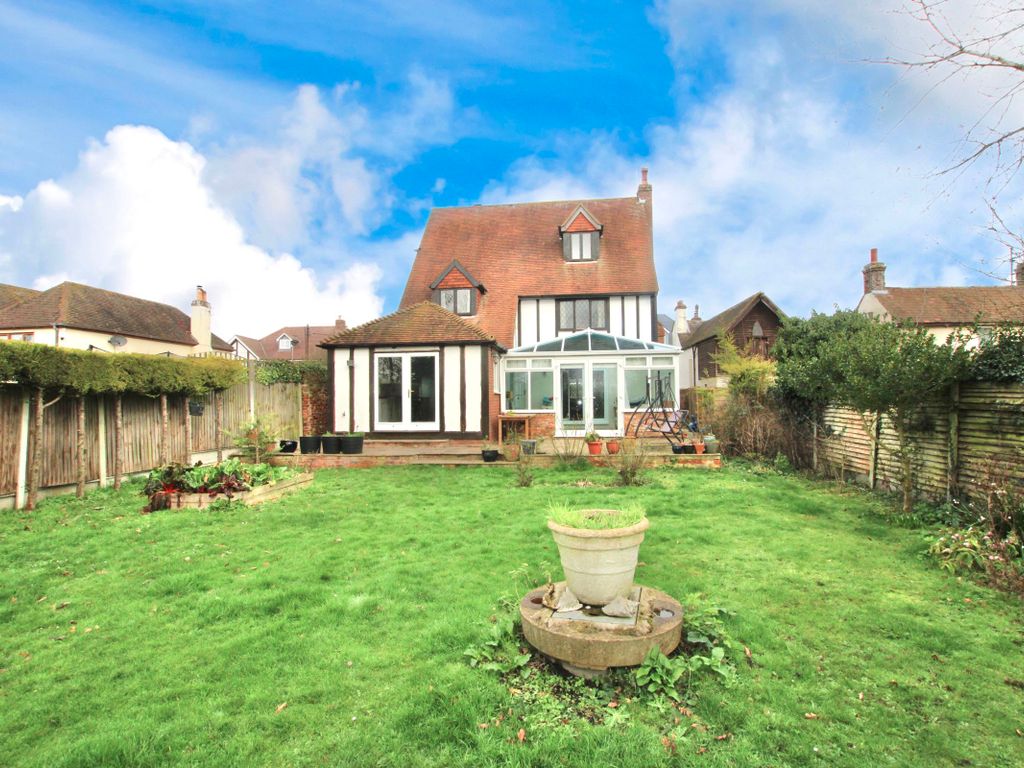 6 bed detached house for sale in Monkton Street, Monkton, Ramsgate CT12, £695,000