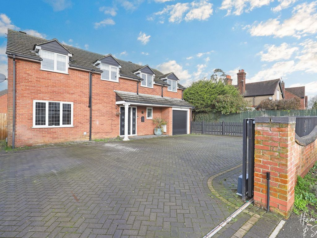 4 bed detached house for sale in High Road, North Weald CM16, £700,000