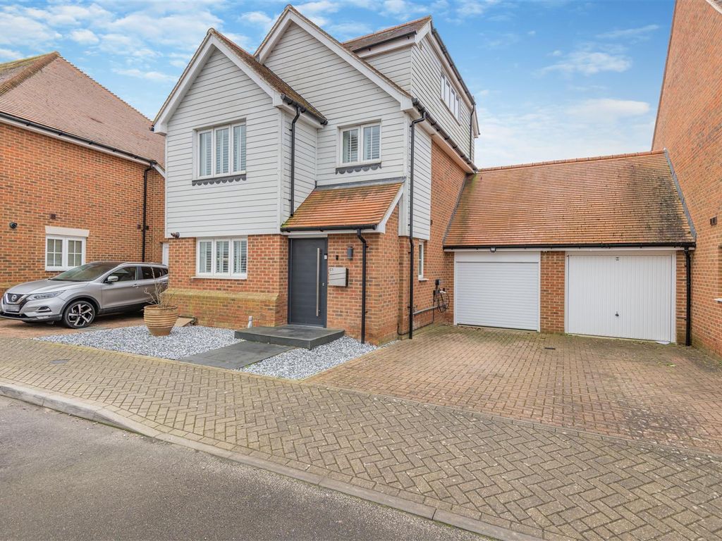 4 bed link detached house for sale in Leonard Gould Way, Loose, Maidstone ME15, £550,000