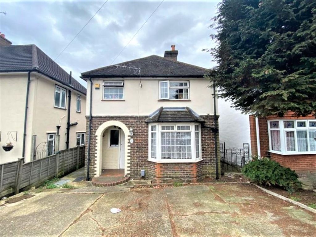 4 bed property to rent in Weston Road, Guildford GU2, £2,300 pcm
