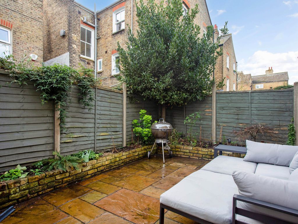 2 bed flat for sale in Salvin Road, Putney, London SW15, £895,000