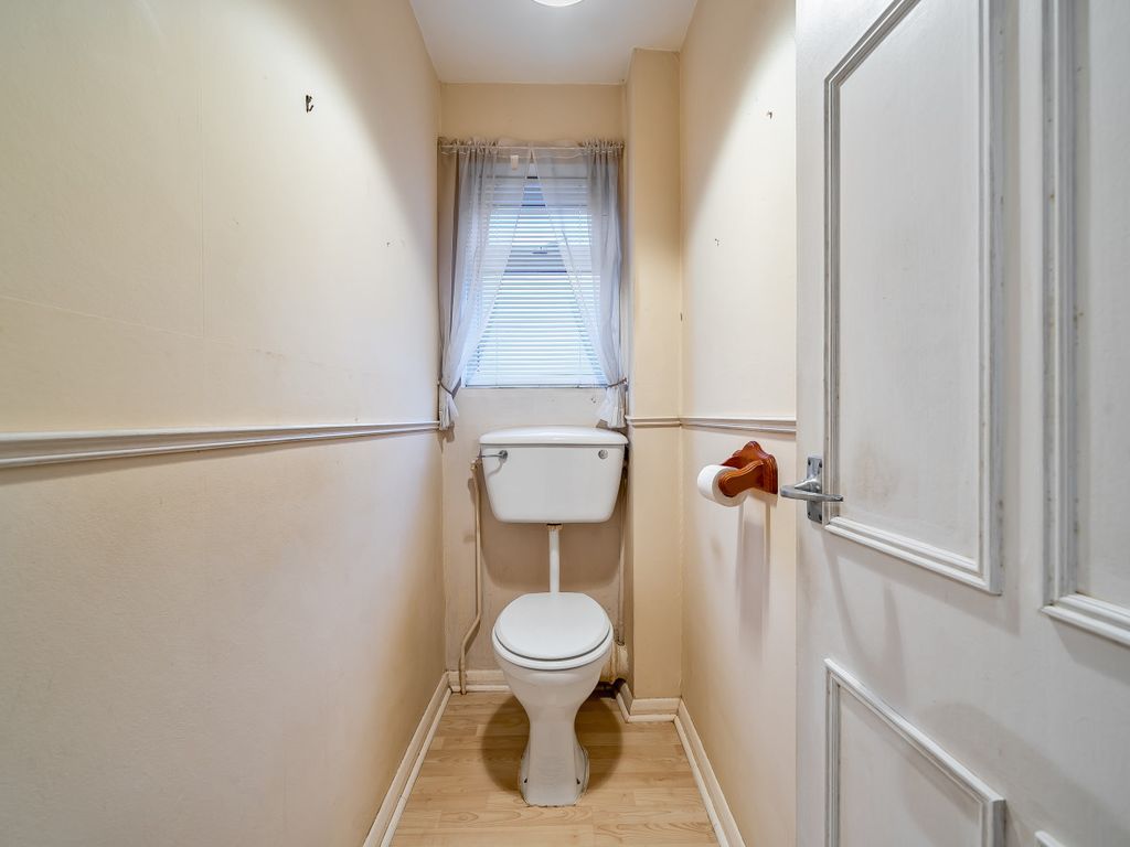 2 bed maisonette for sale in Beacon Grove, Carshalton SM5, £350,000