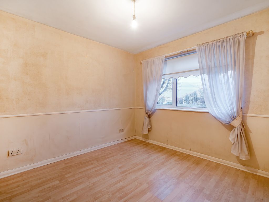 2 bed maisonette for sale in Beacon Grove, Carshalton SM5, £350,000