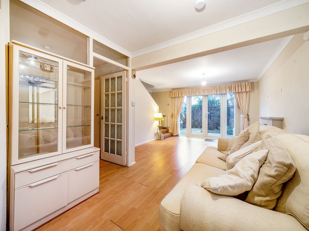 2 bed maisonette for sale in Beacon Grove, Carshalton SM5, £350,000