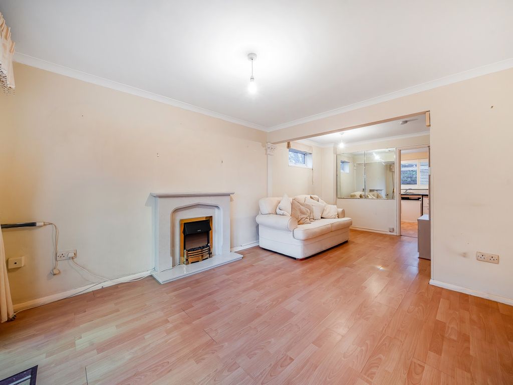 2 bed maisonette for sale in Beacon Grove, Carshalton SM5, £350,000