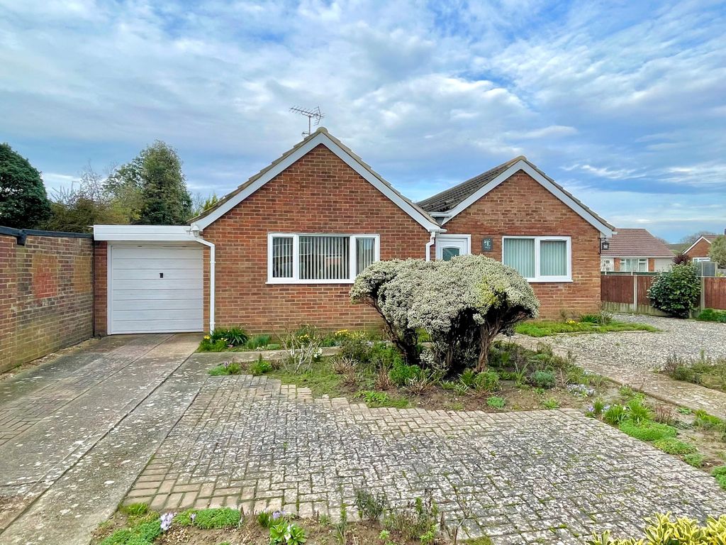 3 bed detached bungalow for sale in Acre Close, Rustington, Littlehampton BN16, £599,000