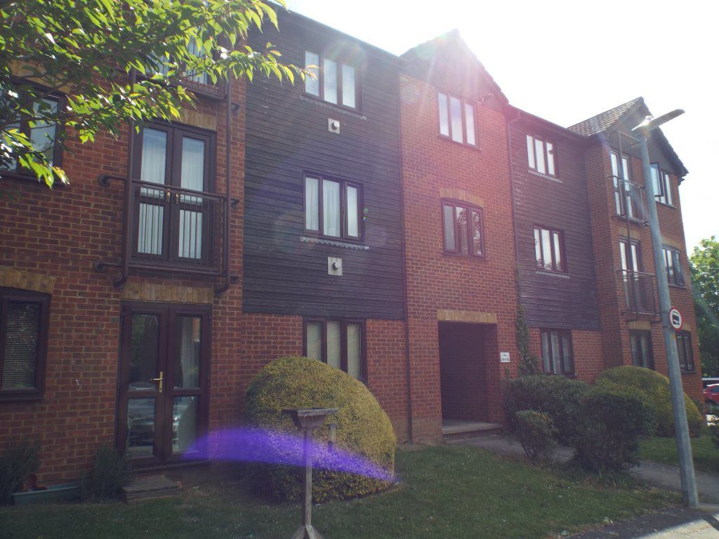 1 bed flat to rent in Tippett Court, London Road, Stevenage SG1, £1,000 pcm