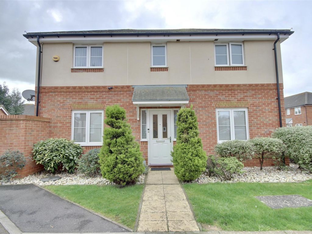 3 bed detached house for sale in Guardians Way, Portsmouth PO3, £450,000
