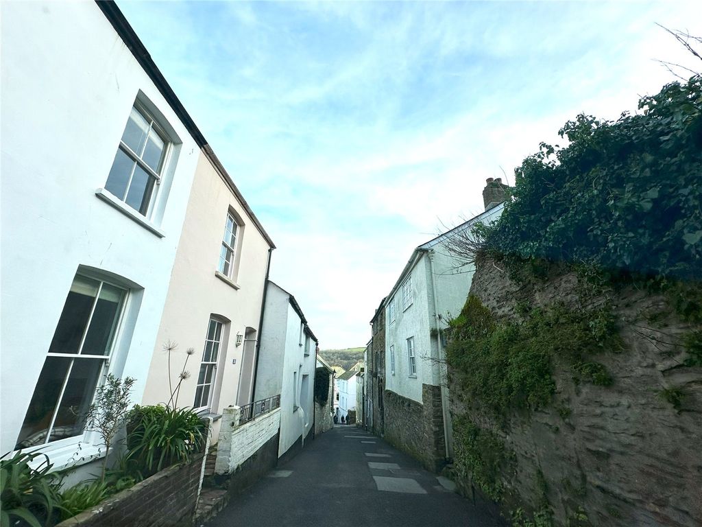 4 bed detached house to rent in Lantic Road, Fowey PL23, £2,950 pcm