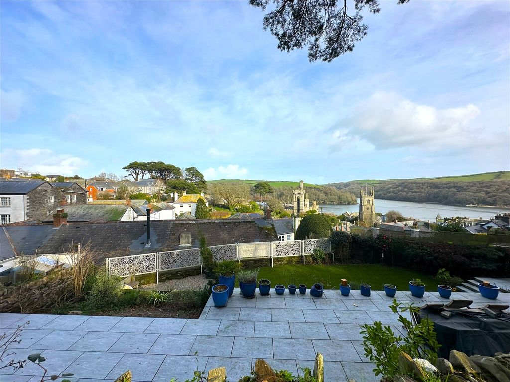4 bed detached house to rent in Lantic Road, Fowey PL23, £2,950 pcm