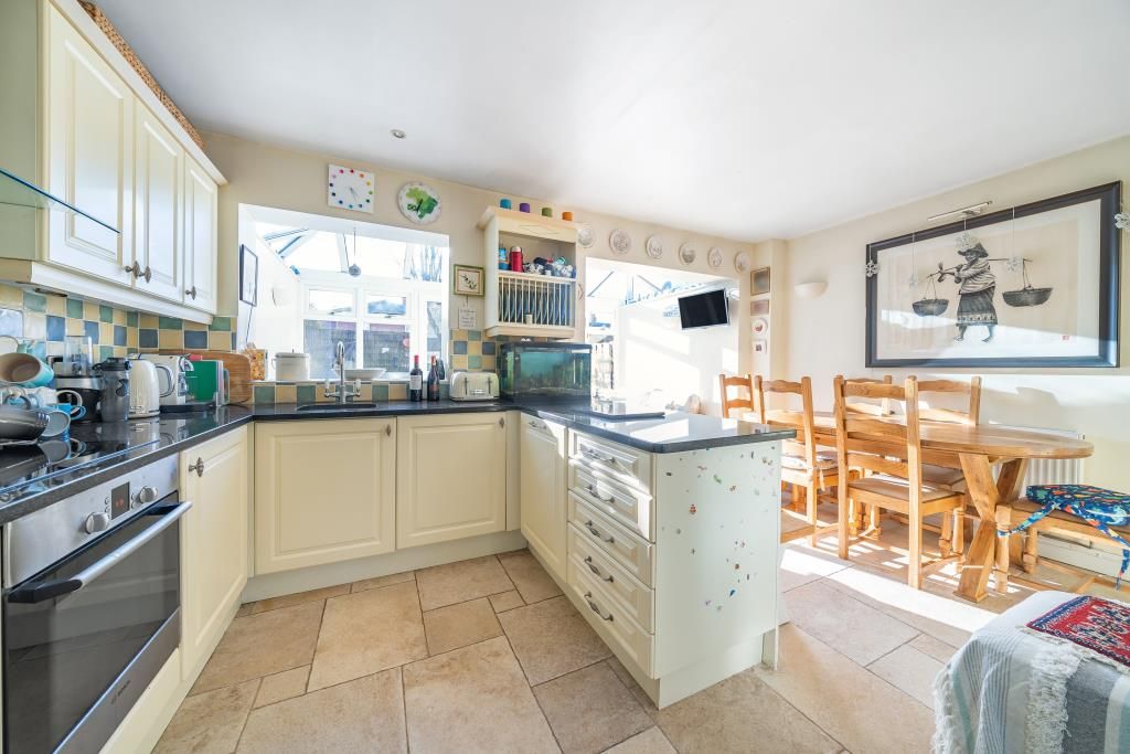 3 bed terraced house for sale in Maidenhead, Berkshire SL6, £425,000