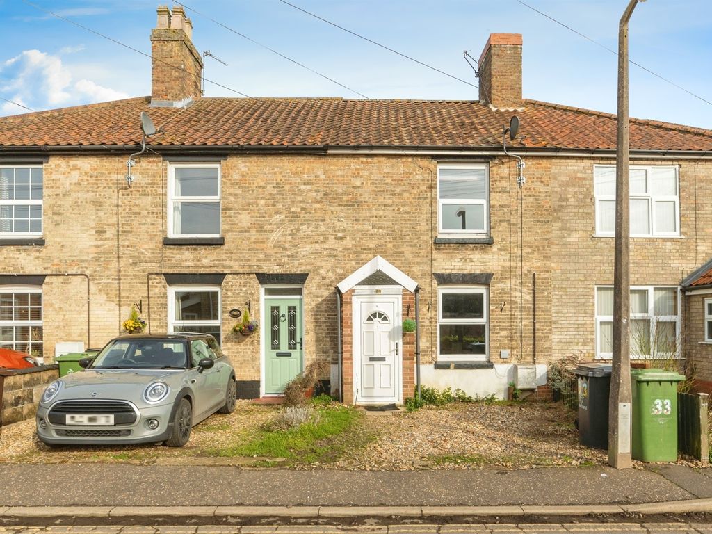 3 bed terraced house for sale in New North Road, Attleborough NR17, £135,000