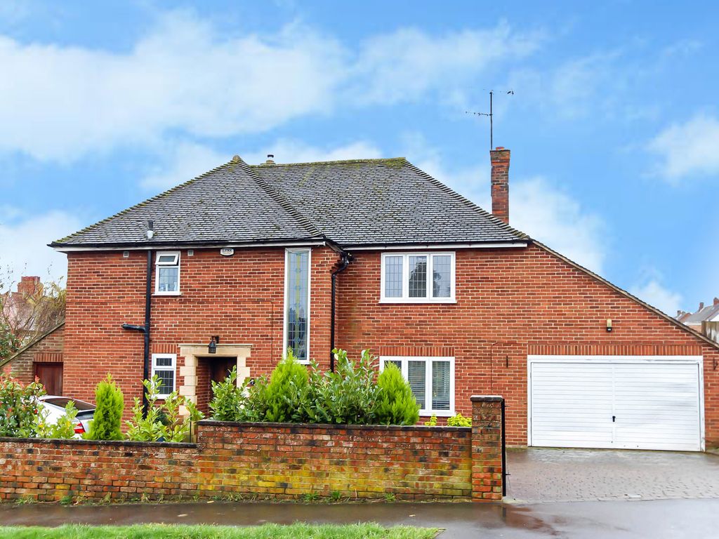 4 bed detached house for sale in Lea Way, Wellingborough NN8, £485,000