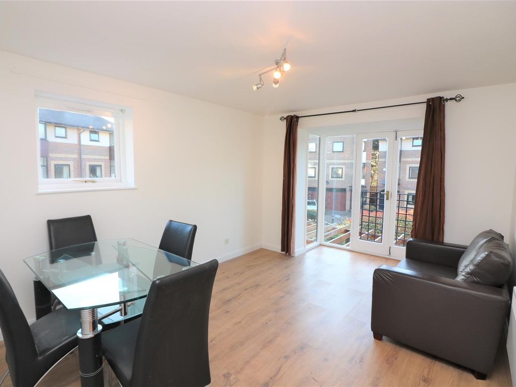 1 bed flat to rent in Barnfield Place, Isle Of Dogs E14, £1,700 pcm