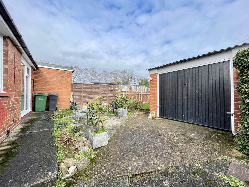 2 bed bungalow for sale in Kingsley Avenue, Exeter EX4, £270,000